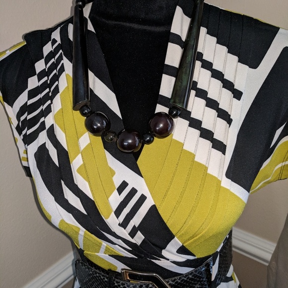 Bold Print Retro Dress with Belt - Picture 3 of 7